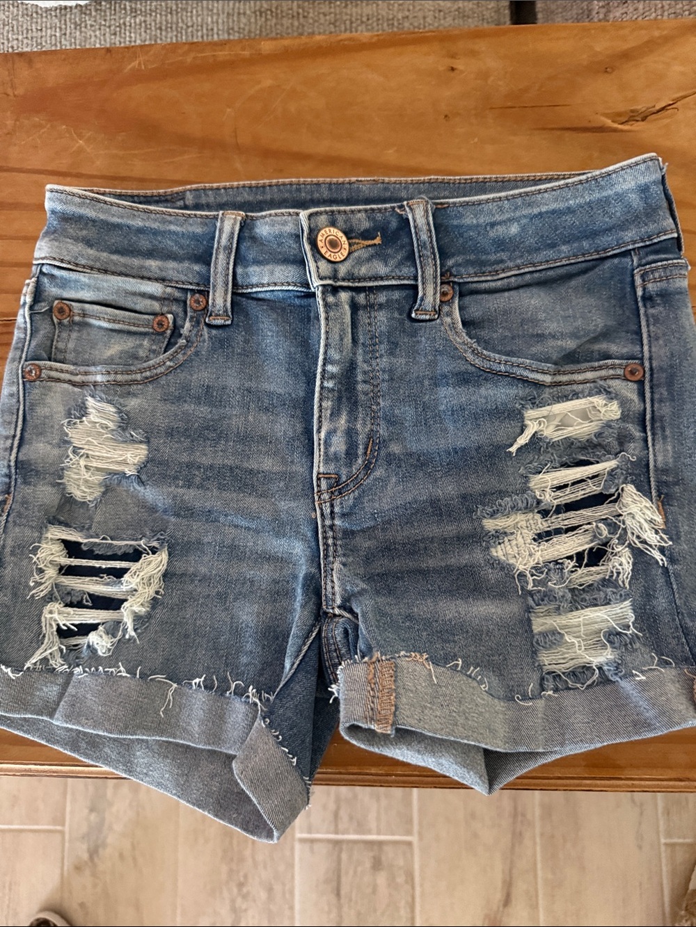 American Eagle Denim Distressed Roll-Cuff Women's Shorts - Blue